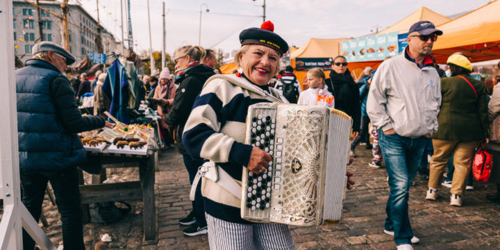 Yleisö löysi sankoin joukoin Stadin Silakkamarkkinoille